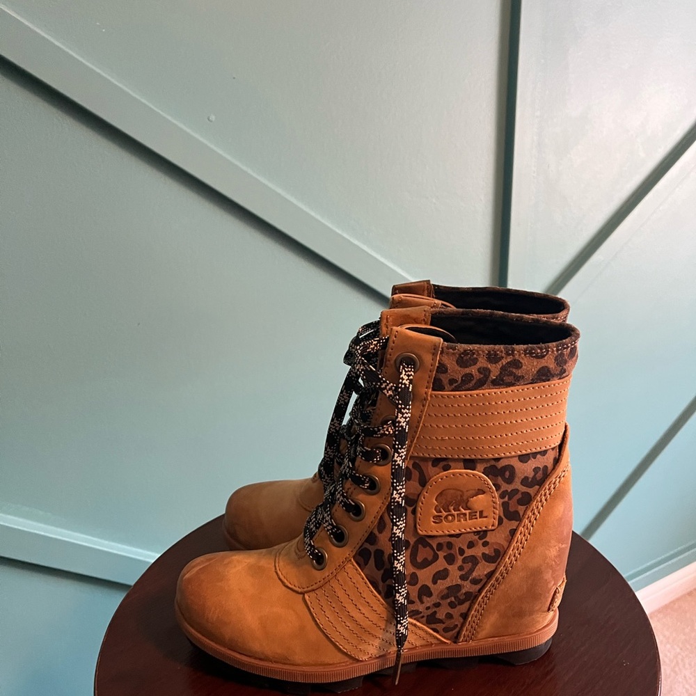 Leopard Sorels size 7.5 rare in good condition